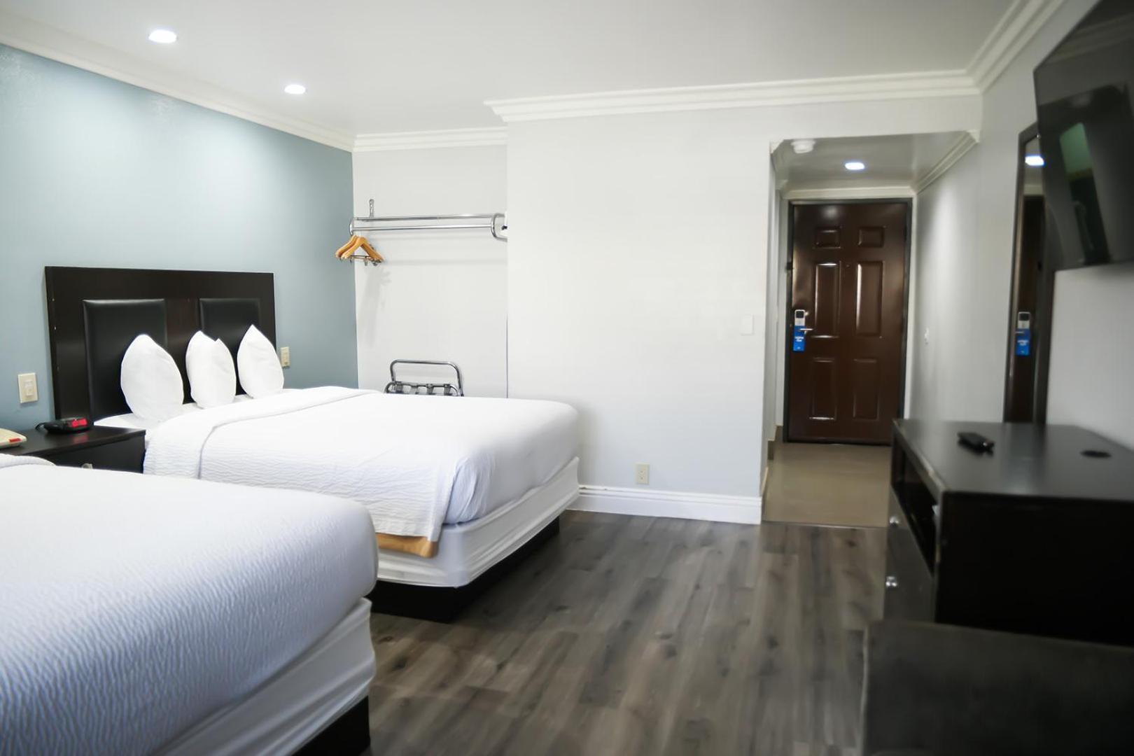 Days Inn By Wyndham West Covina Eksteriør billede